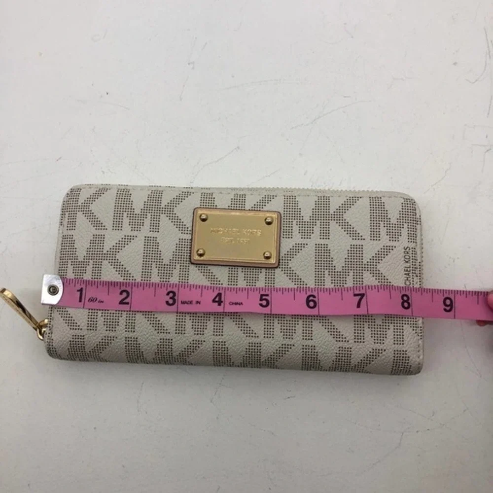Michael Kors Signature crossbody vanilla purse